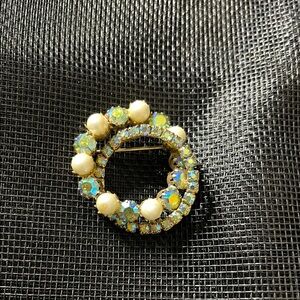 Elegant Pearl and Crystal Brooch